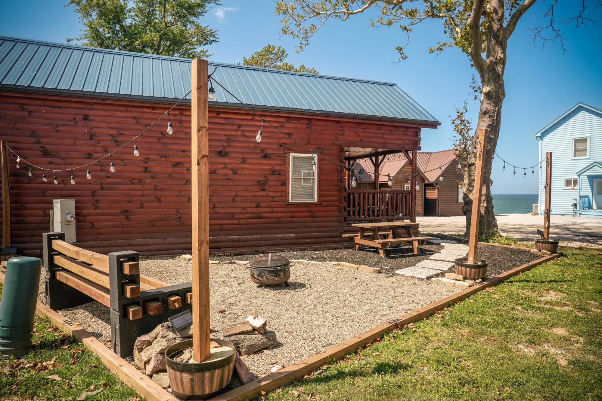 Charming Lakeview Cabin Near Geneva-On-The-Lake! Ashtabula Esterno foto