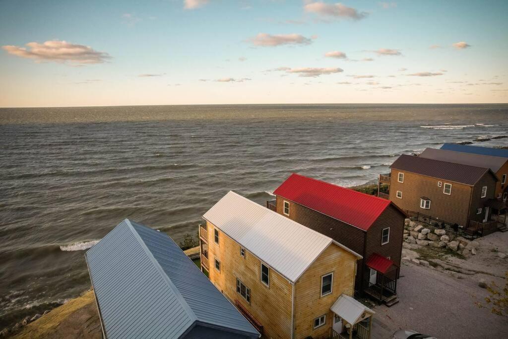 Charming Lakeview Cabin Near Geneva-On-The-Lake! Ashtabula Esterno foto