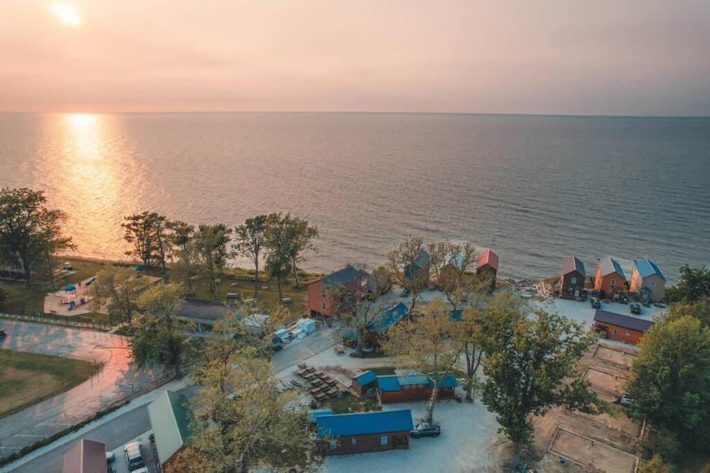 Charming Lakeview Cabin Near Geneva-On-The-Lake! Ashtabula Esterno foto