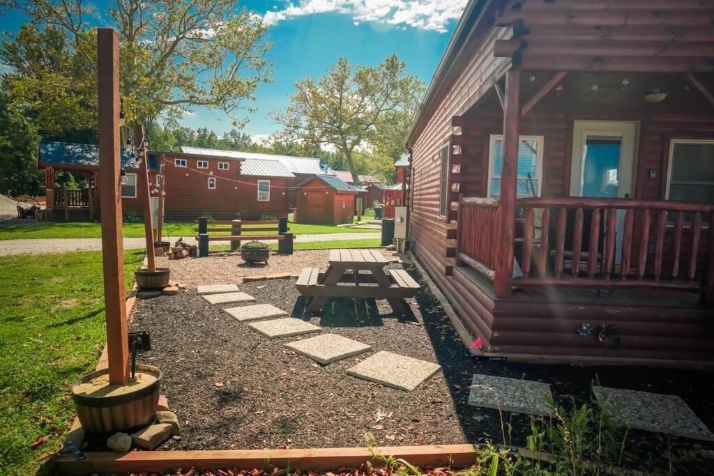 Charming Lakeview Cabin Near Geneva-On-The-Lake! Ashtabula Esterno foto