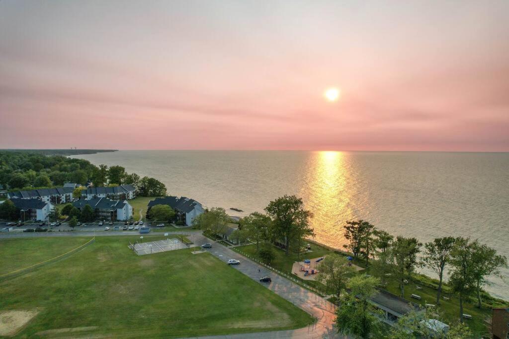 Charming Lakeview Cabin Near Geneva-On-The-Lake! Ashtabula Esterno foto