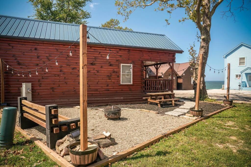 Charming Lakeview Cabin Near Geneva-On-The-Lake! Ashtabula Esterno foto