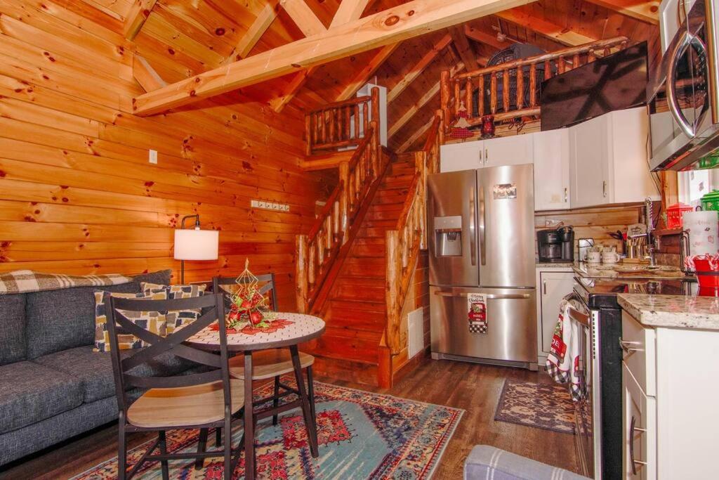 Charming Lakeview Cabin Near Geneva-On-The-Lake! Ashtabula Esterno foto