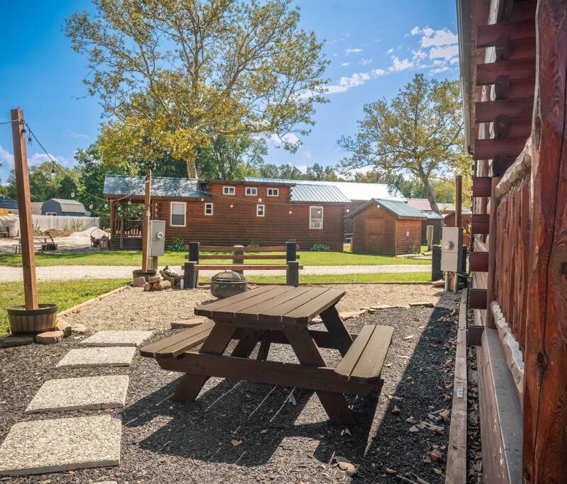 Charming Lakeview Cabin Near Geneva-On-The-Lake! Ashtabula Esterno foto